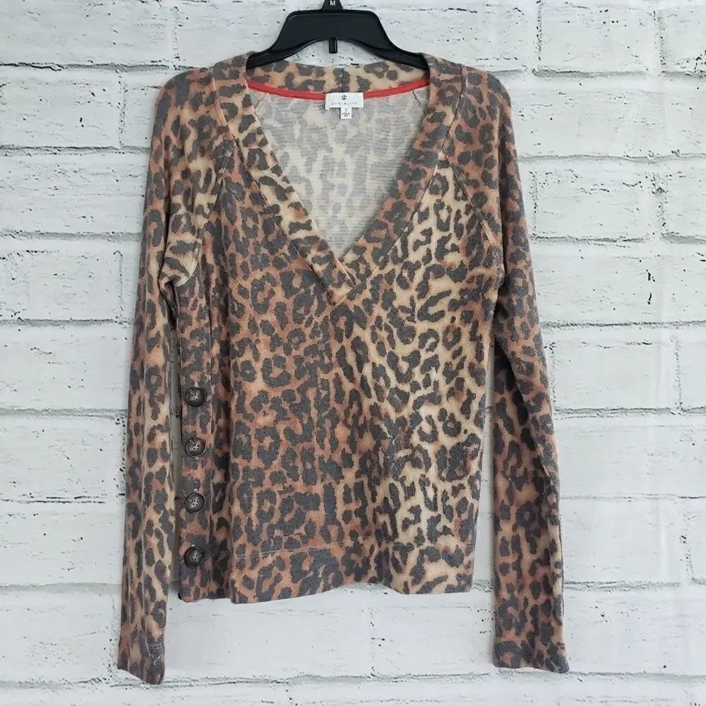 Socialite leopard print button side sweater small casual pullover